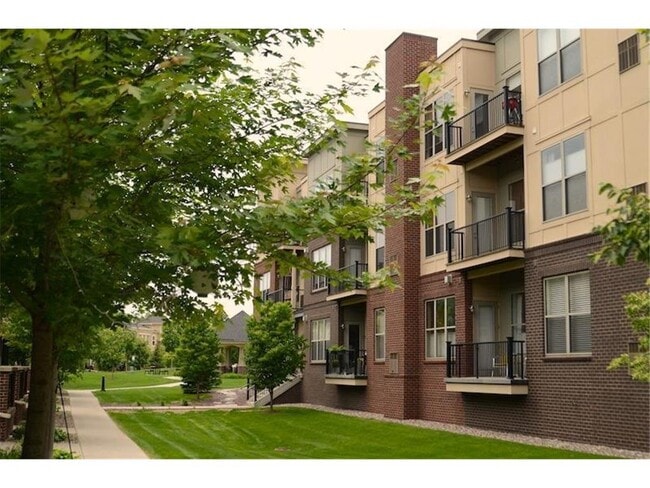 Building Photo - 3640 Wooddale Ave S Unit 103