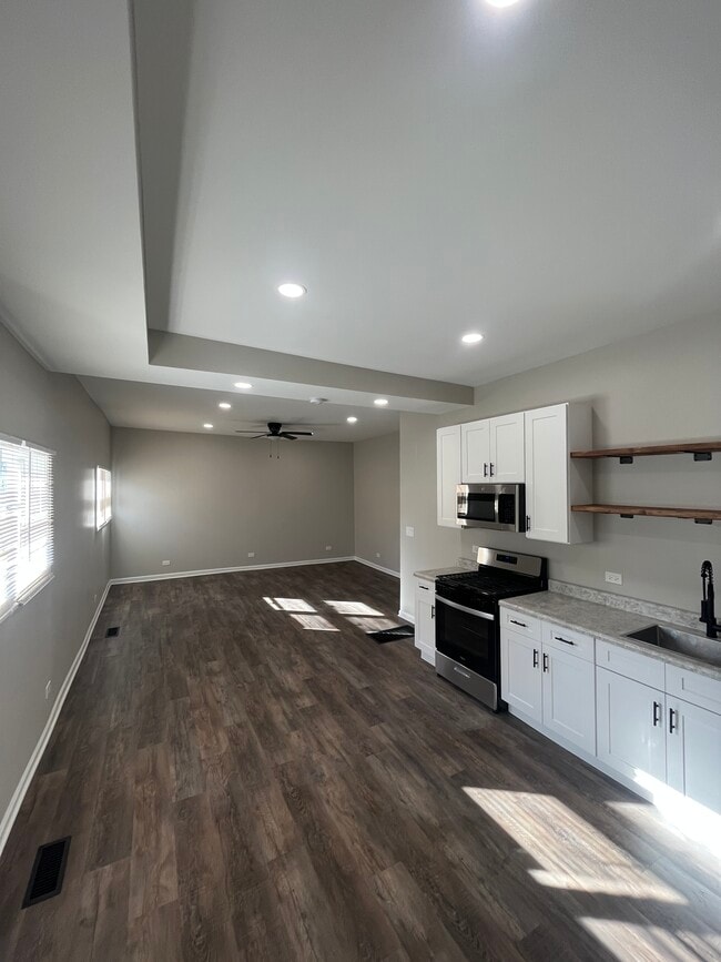 Photo - 100 N State St Unit B