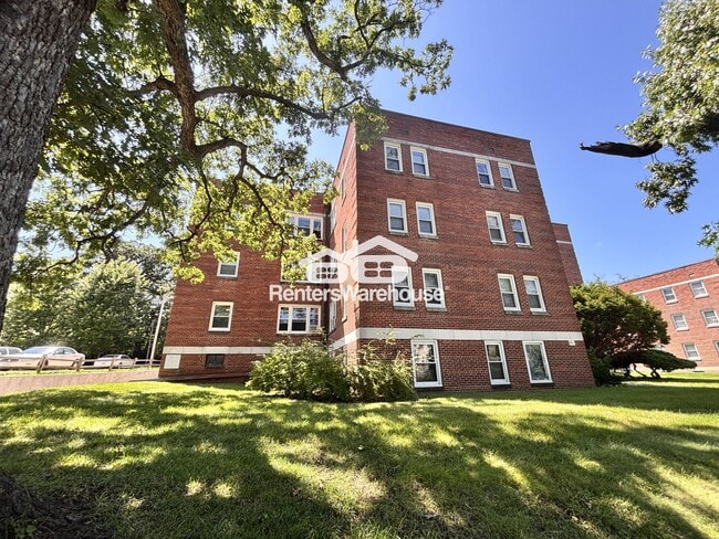 Building Photo - 4200 Grand Ave Rental