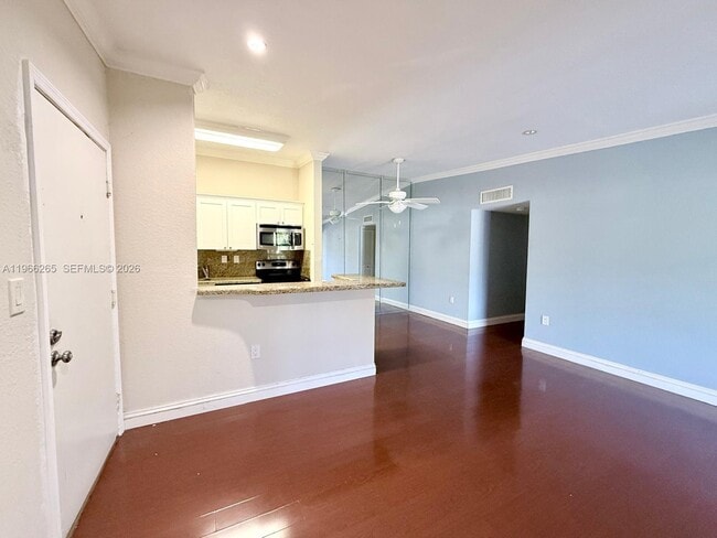 Photo - 801 NE 199th St Unidad 204-10