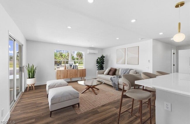 Building Photo - 13670 Dowitcher Dr