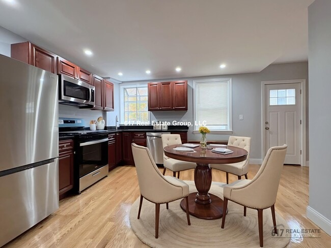 Photo - 4 Everett Square