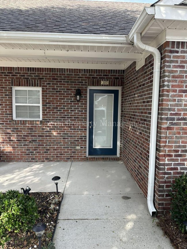 Photo - 207 Hibiscus Way