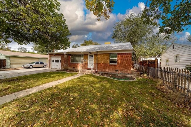 Photo - 1410 Hall Ave