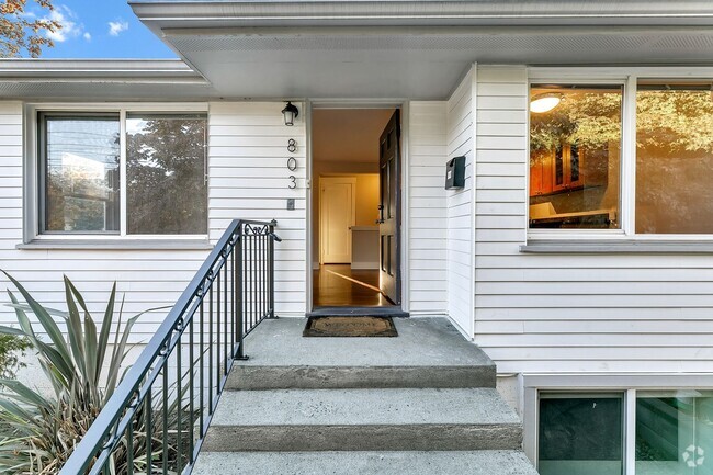 Building Photo - Urban Comfort Meets Classic Charm – 4BR Du... Unit 803 Rental