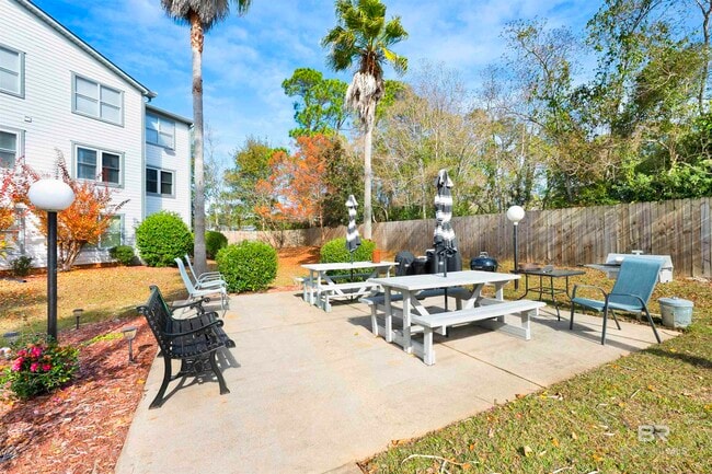 Photo - 2200 E 2nd St