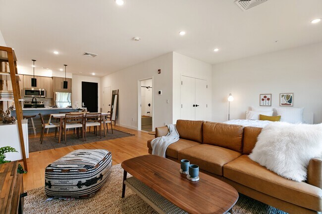 Photo - 760 Broadway