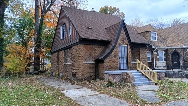 Building Photo - Charming 3 bedroom/1.5 bath Brick Home - Now Available!