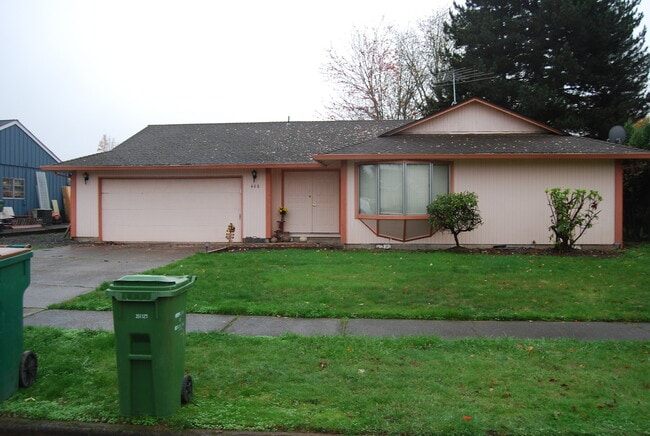 Building Photo - 3 Bedroom Home N side of Newberg