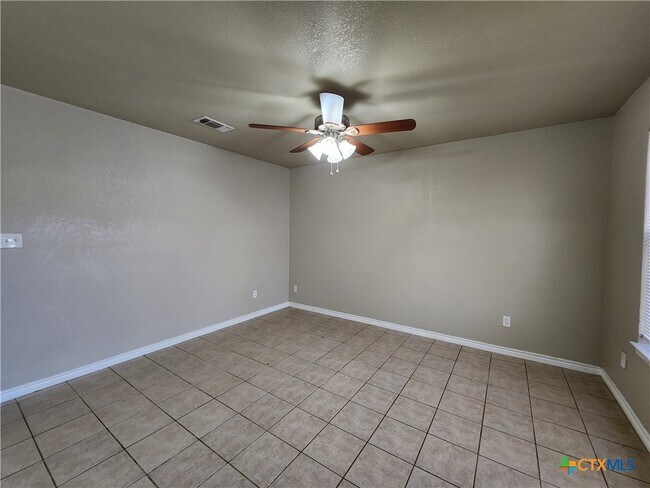 Photo - 21 Moss Rock Dr