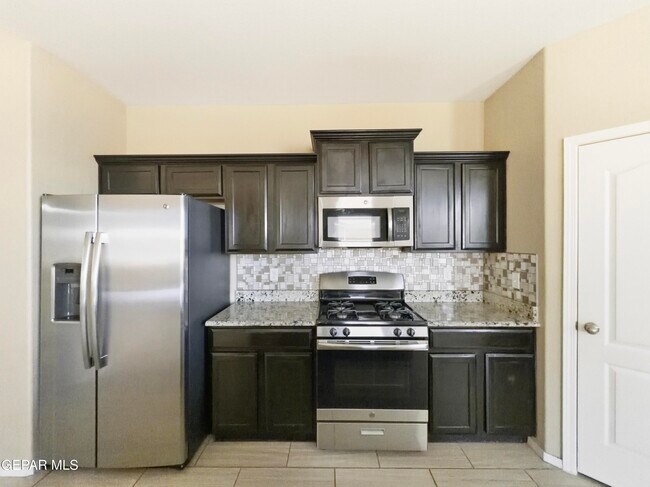 Photo - 1040 Earthstar Pl