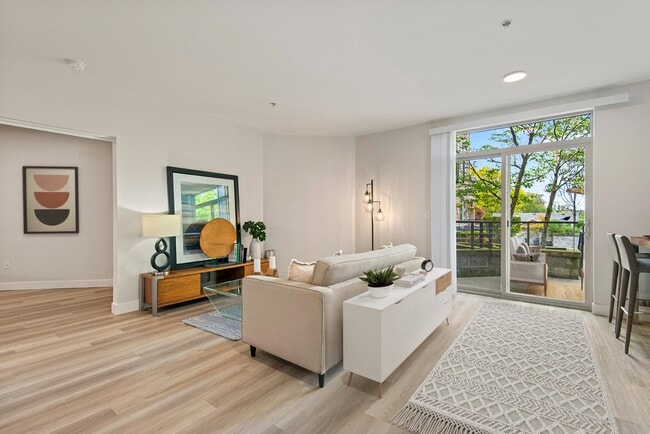 Photo - Queen Anne Collection