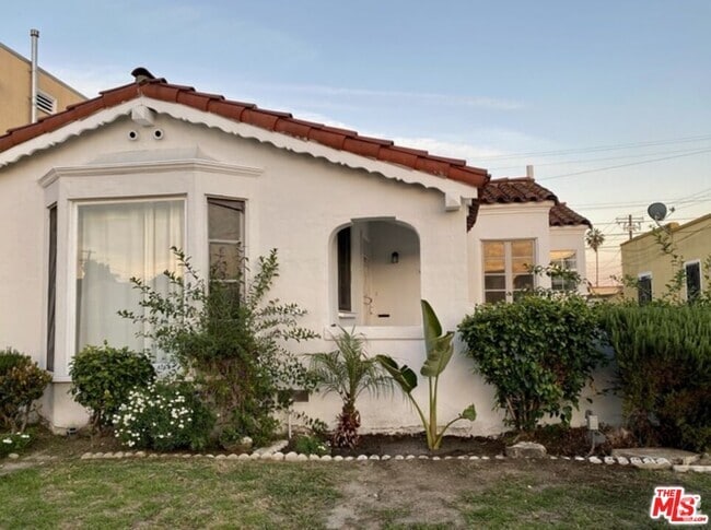 Building Photo - 5856 Arlington Ave Rental