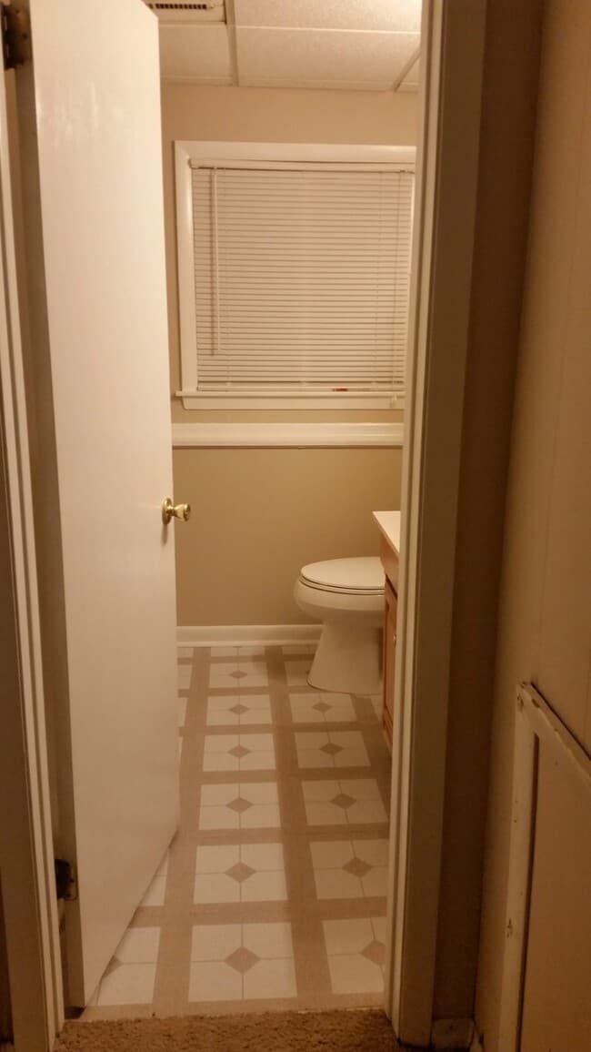 Photo - 619 Sussex Ln
