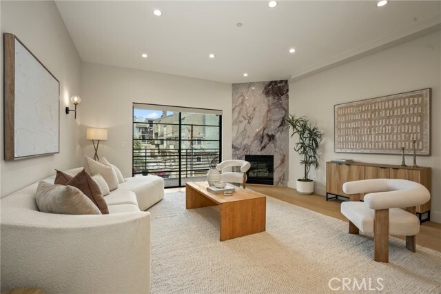 Building Photo - 8788 Shoreham Dr Unit 32