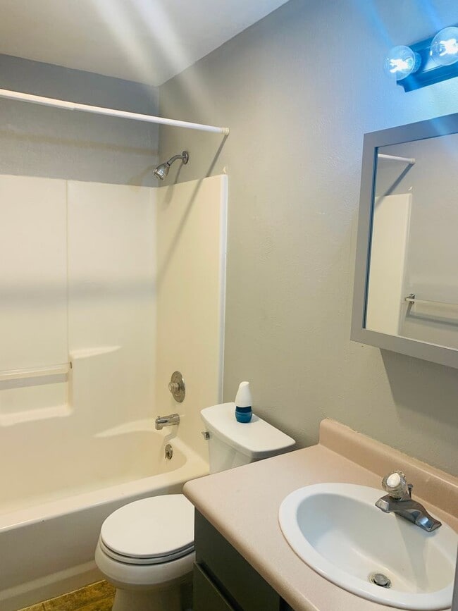 Building Photo - 111 Tyler Way Unit B
