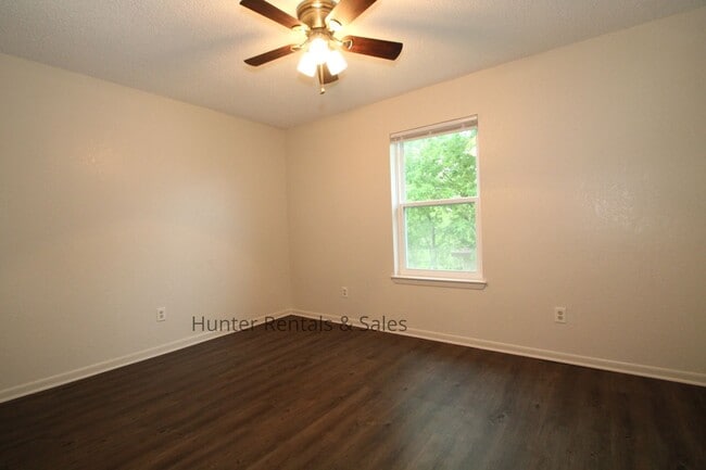 Photo - 3704 Hereford Ln
