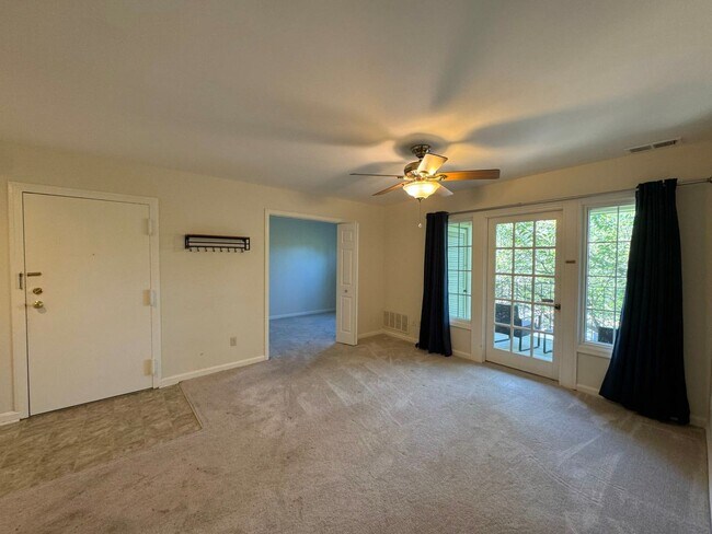 Photo - Charming 1 Bed 1 Bath + Den & Balcony In Cardinal Forest - Water Included!