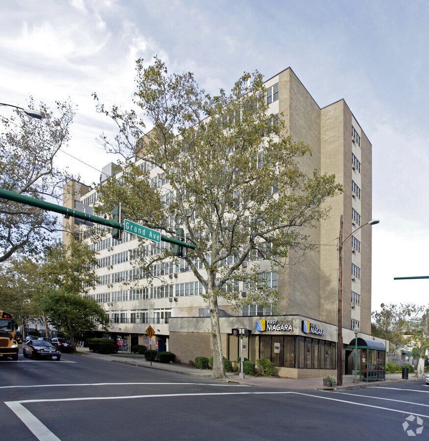 Photo - Fairbanks Apartments