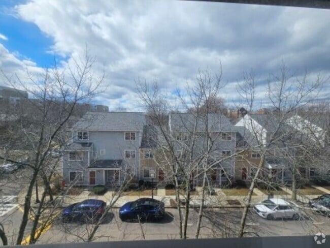 Building Photo - 25 S Point Dr Unit 404 Rental