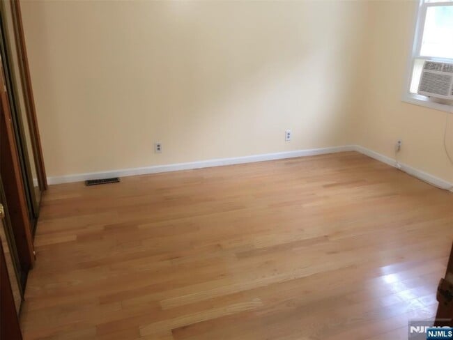 Photo - 523 W Lookout Ave