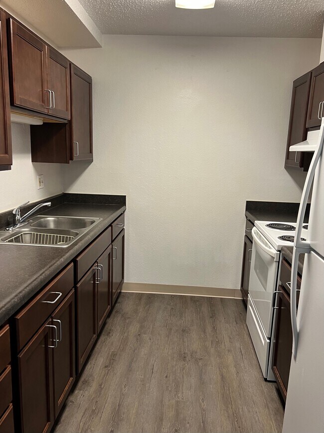 Photo - Nimens Espegard Apartments