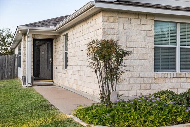 Photo - 210 Rinehardt St