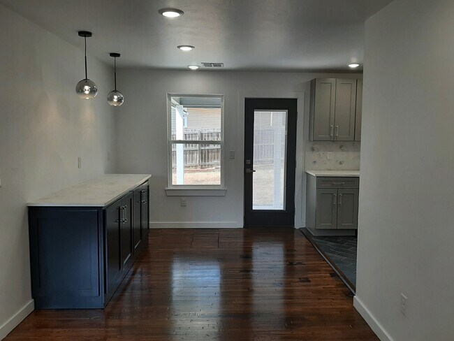 Photo - 322 S Arrington Dr