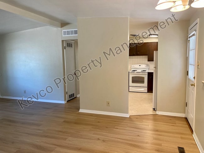 Photo - 711 W Prospect Rd