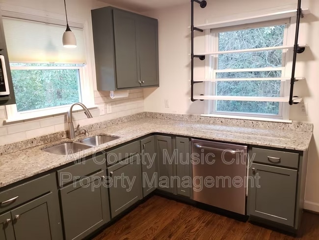 Photo - 905 Mitchell Rd