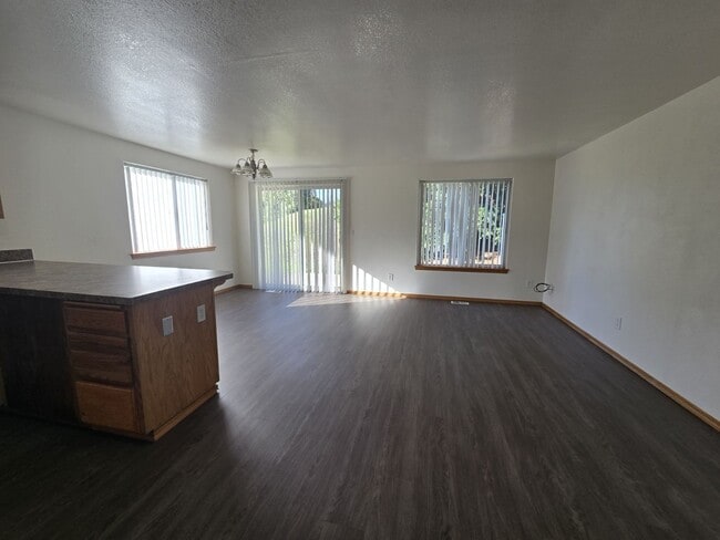 Photo - 324 Maylea Pl