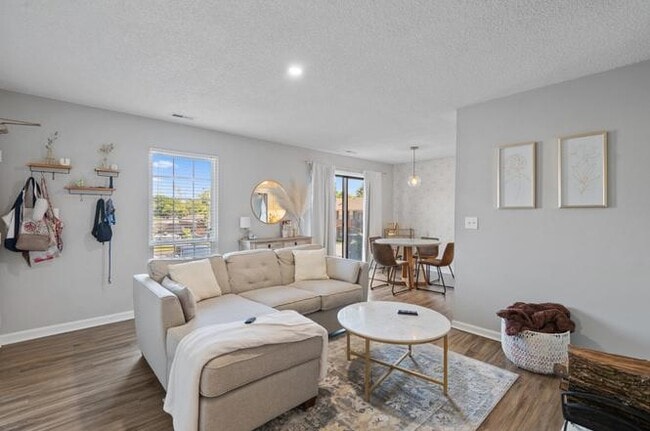 Photo - 5841 Brentwood Trce Unidad 5841