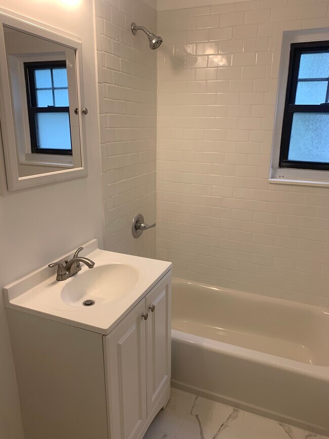 Bath - 2.5 Rm, 1 Bd, 1Ba - Museum Commons