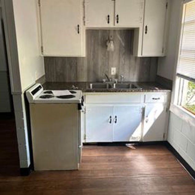 Kitchen Unit B - 103 Gause St Unit B