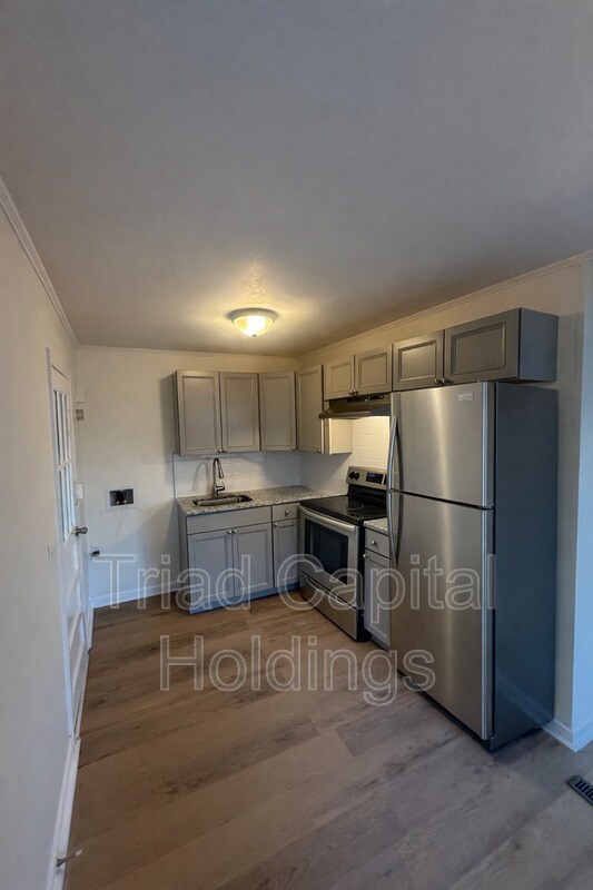 Photo - 832 E Brookline St