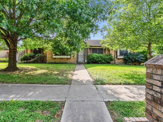 Building Photo - 4002 Thistledown Dr