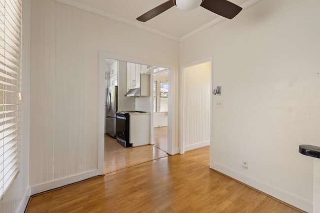 Photo - 3-bedroom, 2-bath single-family home with a covered porch and parking. Ideally located near Diamo...