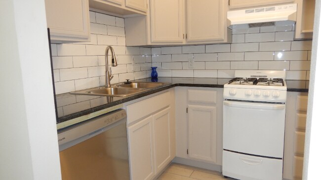 Photo - 1312 S Quaker Ave Unidad Apt #1