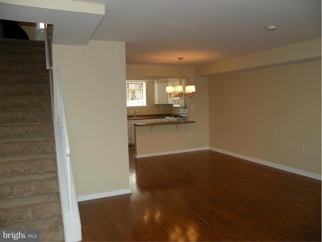 Photo - 3732 Jason Ave