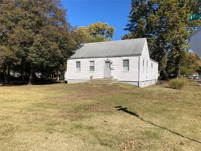 Photo - 915 Lindsay Ln