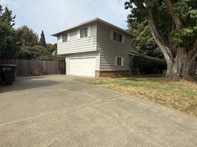Photo - Spacious 3 bed 2 bath home available now!