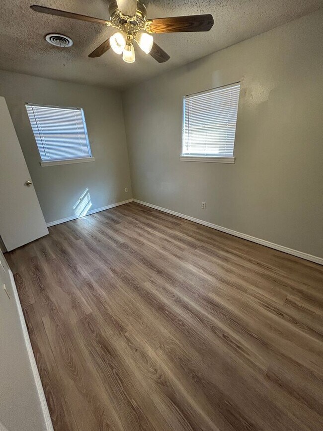 Photo - 1610 58th St Unidad B