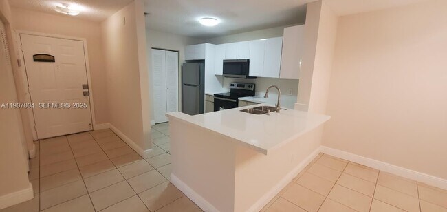 Building Photo - 2209 S Cypress Bend Dr