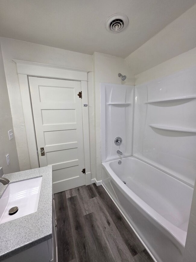 Photo - 1350 Winnebago Ave