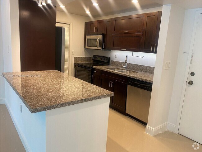Building Photo - 100 Lakeview Dr Unit 316 Rental