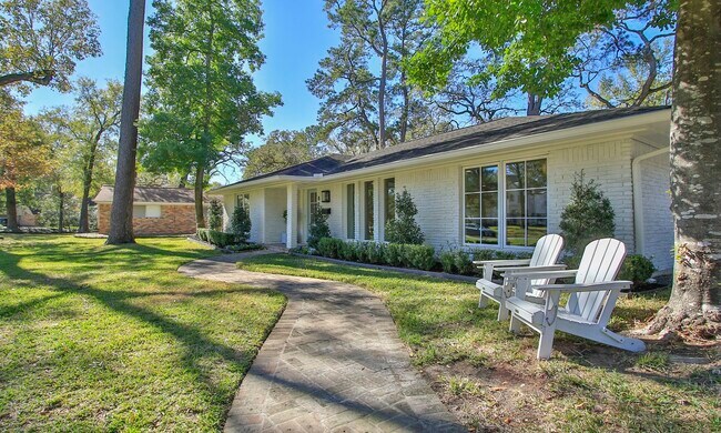 Photo - 827 St George Ln