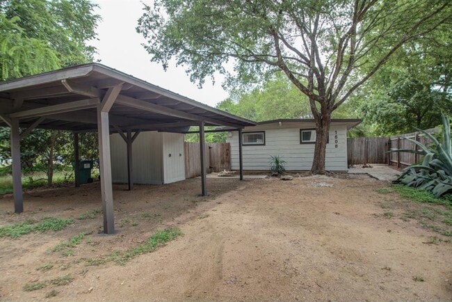 1608 Boyd Ln