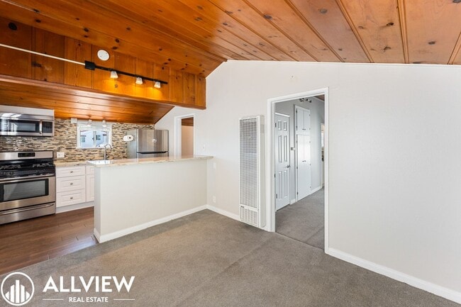 Building Photo - 926 W Balboa Blvd Unit Upper