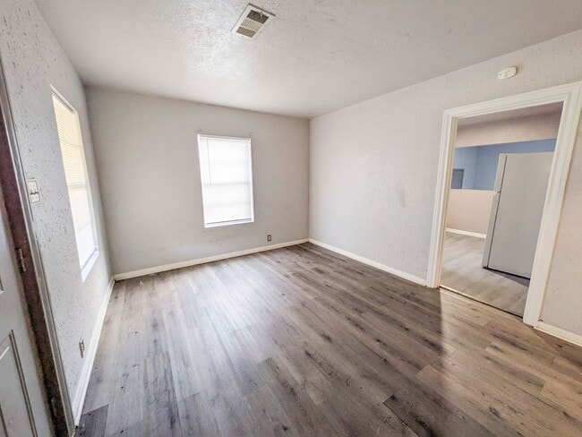 Photo - 3885 Park St