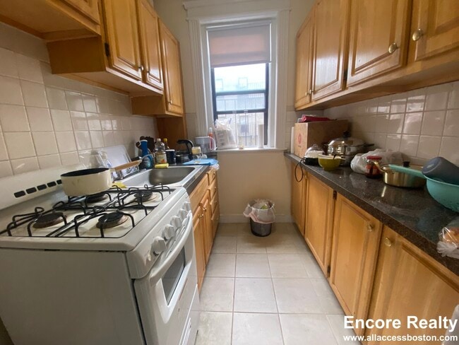 Building Photo - 1152 Commonwealth Ave Unit 31